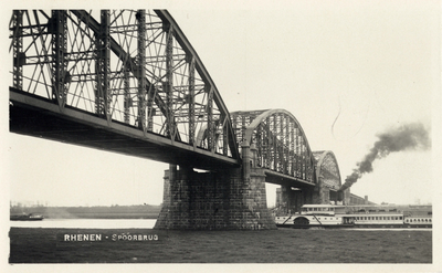12026 Gezicht op de spoorbrug over de Rijn te Rhenen.